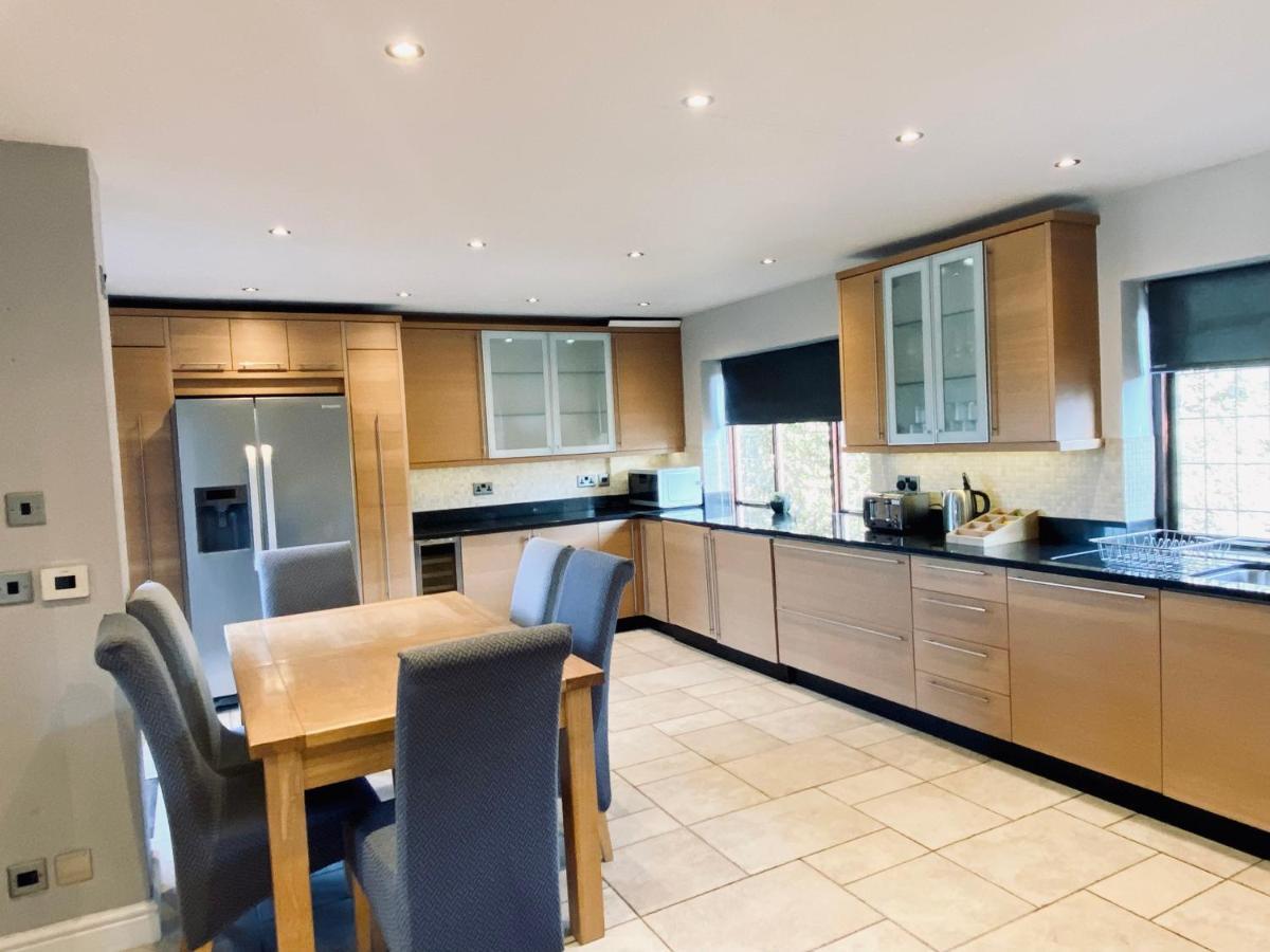 Riverside 4 Bedroom House Staines * Wraysbury