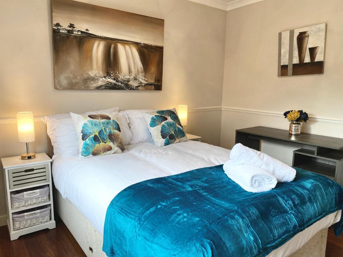 Riverside 4 Bedroom House Staines
