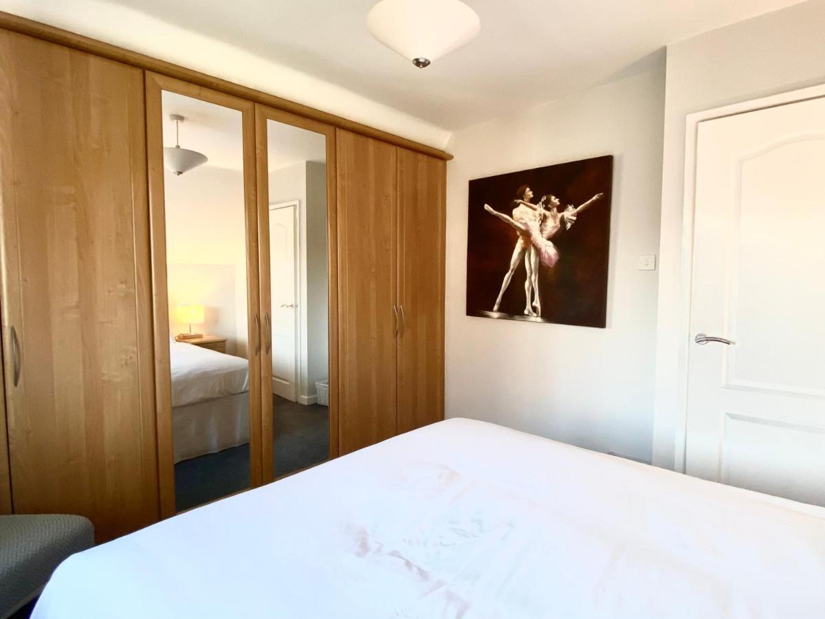 Holiday home Riverside 4 Bedroom House Staines *