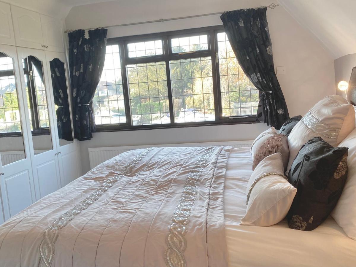 Riverside 4 Bedroom House Staines