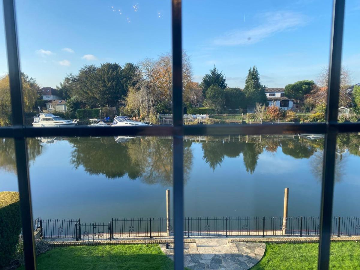 Riverside 4 Bedroom House Staines Holiday home