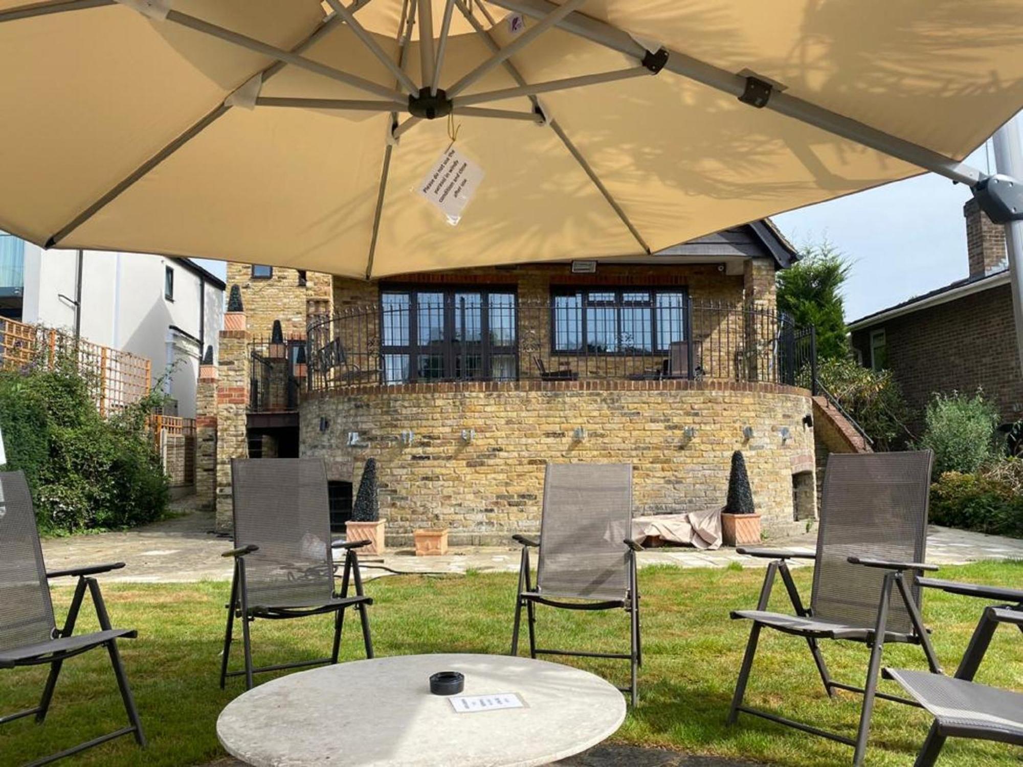 Riverside 4 Bedroom House Staines Holiday home *